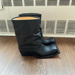 Fidan Novruzova boots